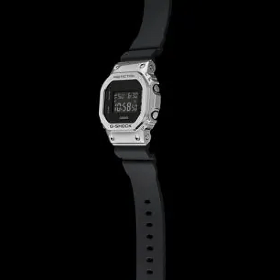 カシオ CASIO G-SHOCK GSHOCK ジーショック GM-5600-1JF メタルベゼル ORIGIN 5600 SERIES  耐衝撃構造（ショックレジスト） 20気圧防水 腕時計 国内正規品 【送料無料 北海道/沖縄/離島除く】