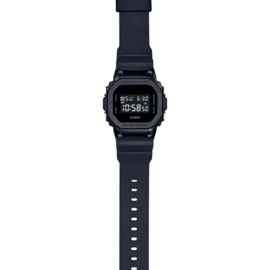 カシオ CASIO G-SHOCK GSHOCK ジーショック GM-5600B-1JF メタルベゼル ORIGIN 5600 SERIES 耐衝撃構造（ショックレジスト） 20気圧防水 腕時計 国内正規品 【送料無料 北海道/沖縄/離島除く】