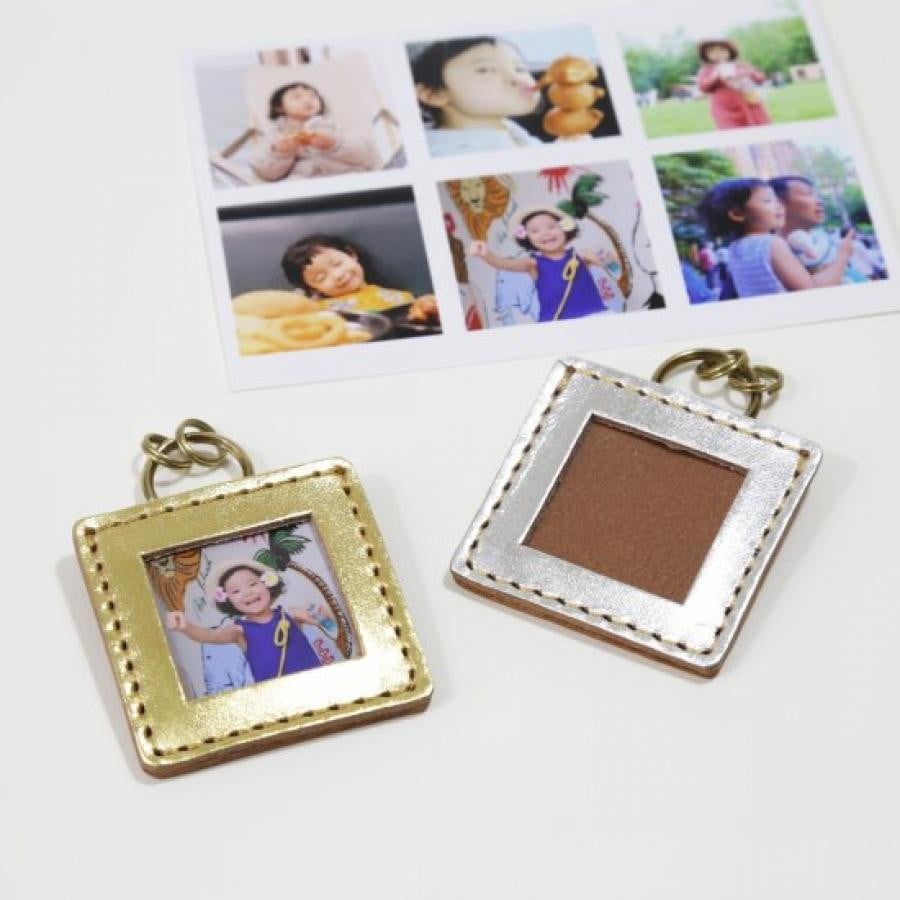 ◆12時までのご注文で即日出荷！◆  monogram  ましかくレザーミニフォトフレーム （キーホルダー）　シルバー シルバー