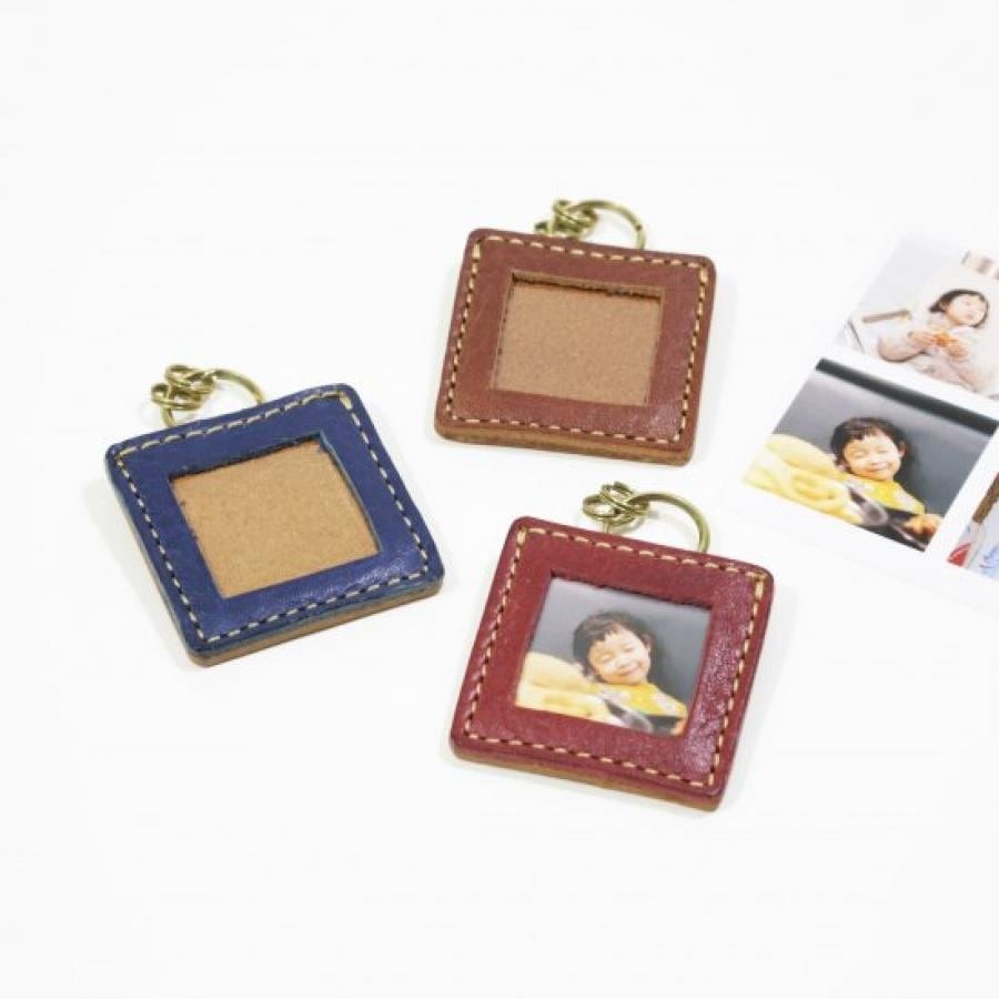 ◆12時までのご注文で即日出荷！◆  monogram  ましかくレザーミニフォトフレーム （キーホルダー）レッド レッド