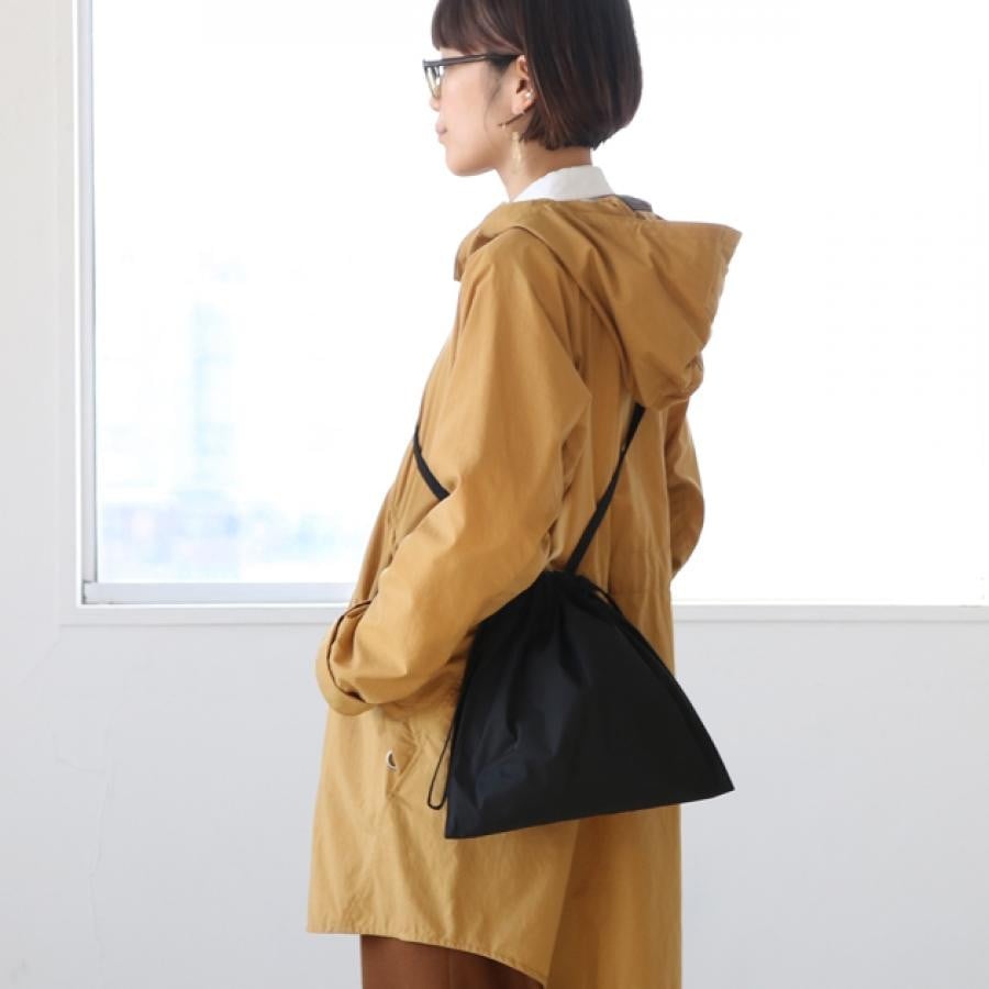 Drawstring bag with strap ブラック / formuniform 49 ブラック