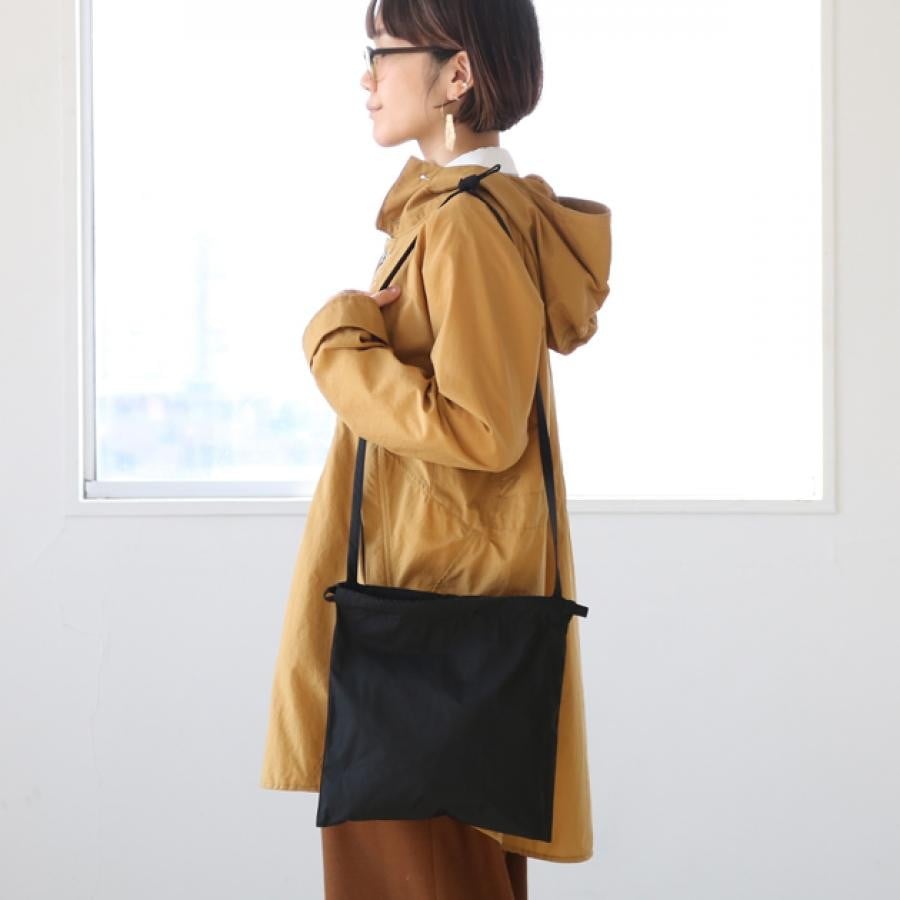 Drawstring bag with strap ブラック / formuniform 49 ブラック
