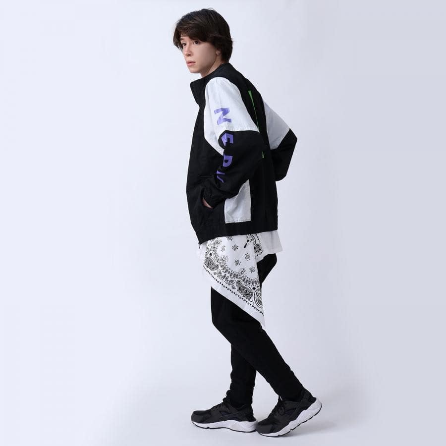 EVANGELION SWITCHING NYLON JACKET (ブラック×パープル×グリーン(01)) ブラック×パープル×グリーン（01） XL