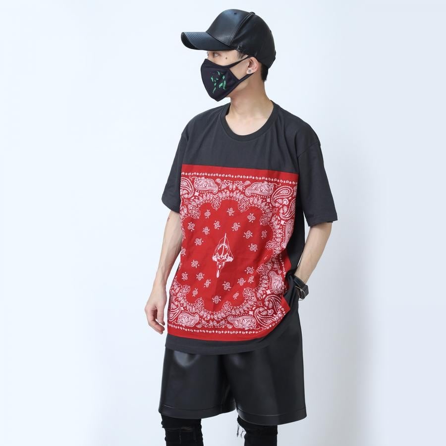 EVA-01 PAISLEYS BANDANNA T-Shirt (CHACOAL×RED)