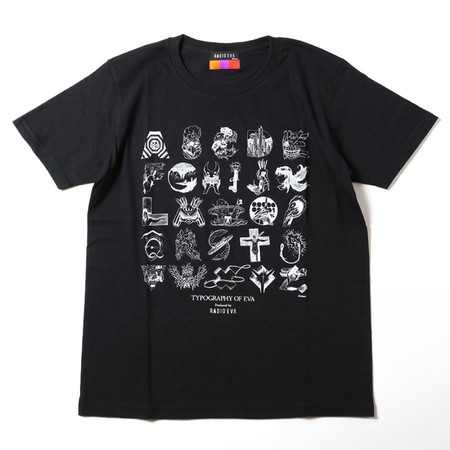 TYPOGRAPHY OF EVA index T-Shirt (ブラック) XL