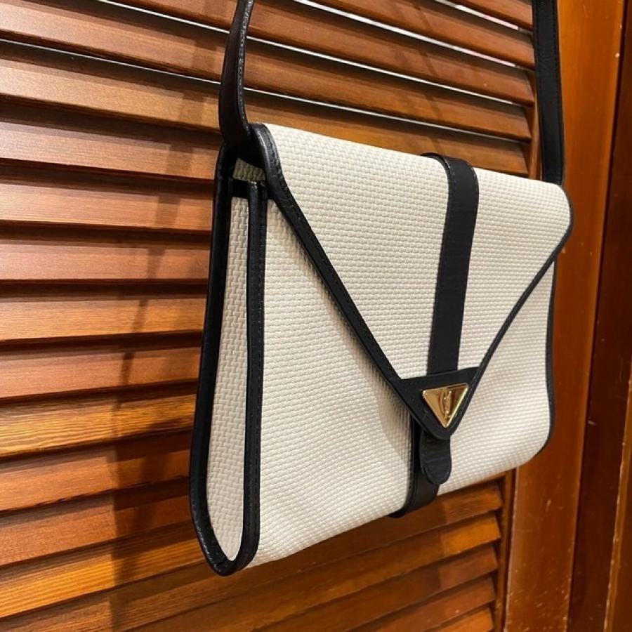 vintage YVES SAINT LAURENT(イヴ・サンローラン）ショルダーバッグ