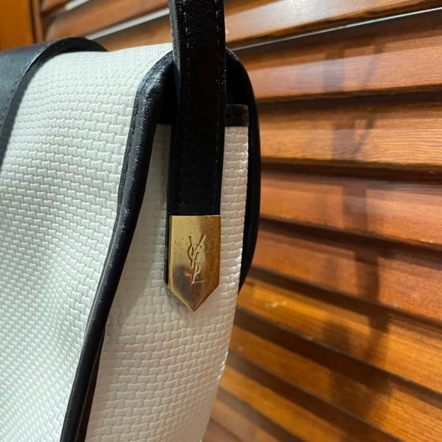 vintage YVES SAINT LAURENT(イヴ・サンローラン）ショルダーバッグ