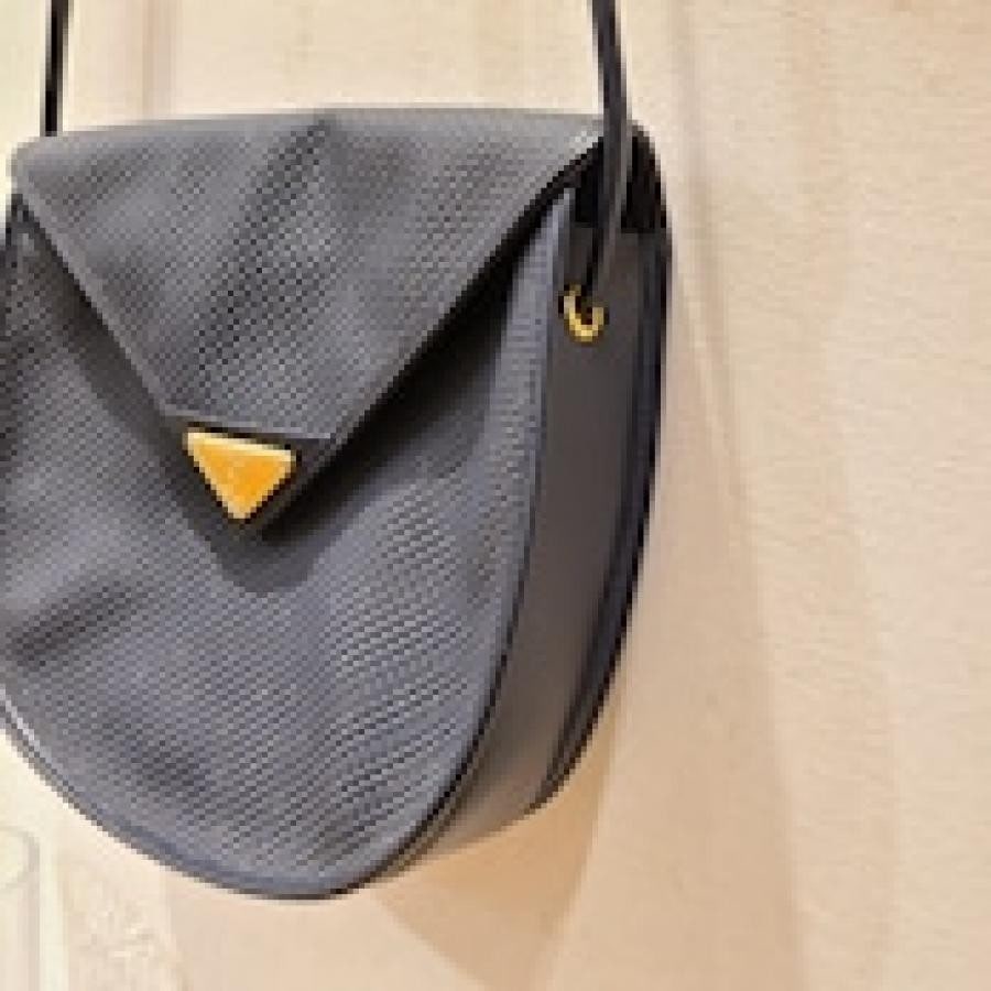 vintage YVES SAINT LAURENT(イヴ・サンローラン）ショルダーバッグ