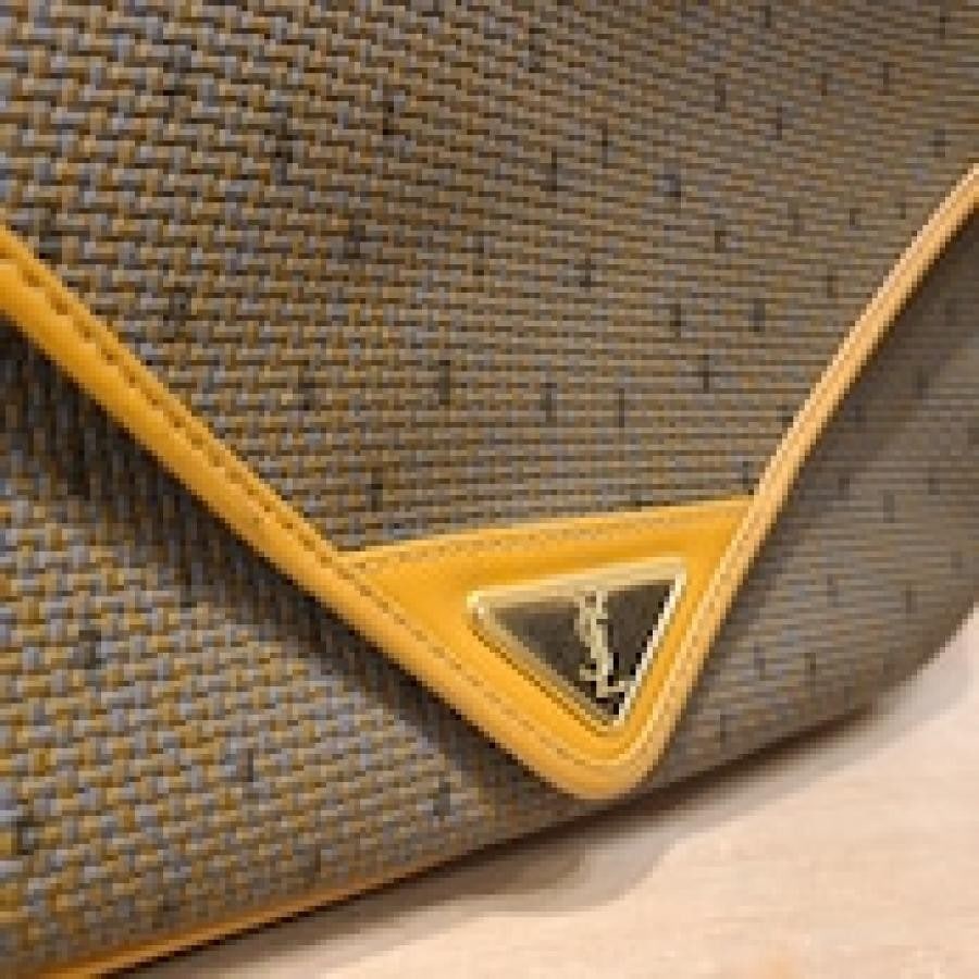 vintage YVES SAINT LAURENT(イヴ・サンローラン）ショルダーバッグ