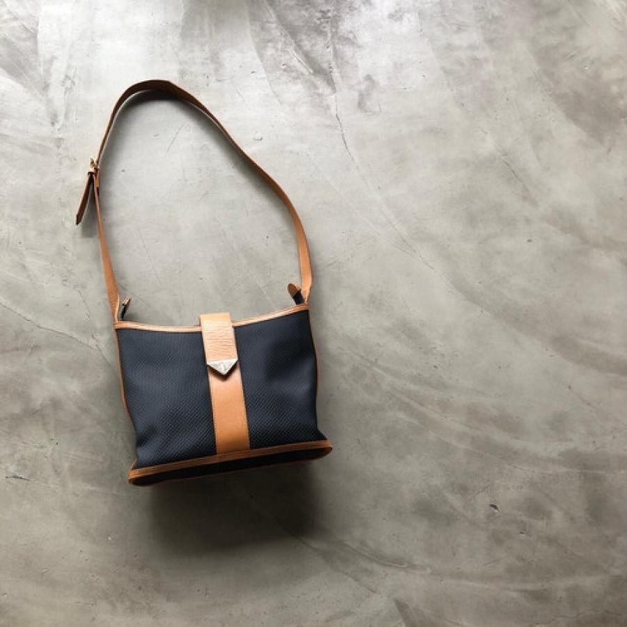 vintage YVES SAINT LAURENT(イヴ・サンローラ）ショルダーバッグ