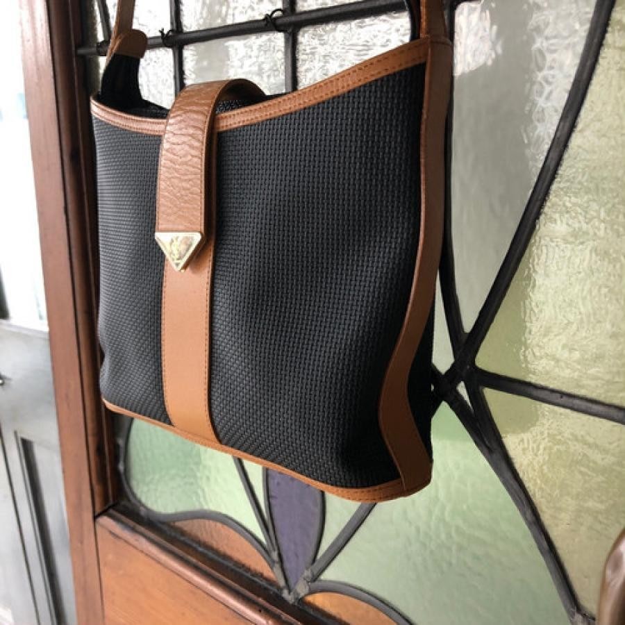 vintage YVES SAINT LAURENT(イヴ・サンローラ）ショルダーバッグ