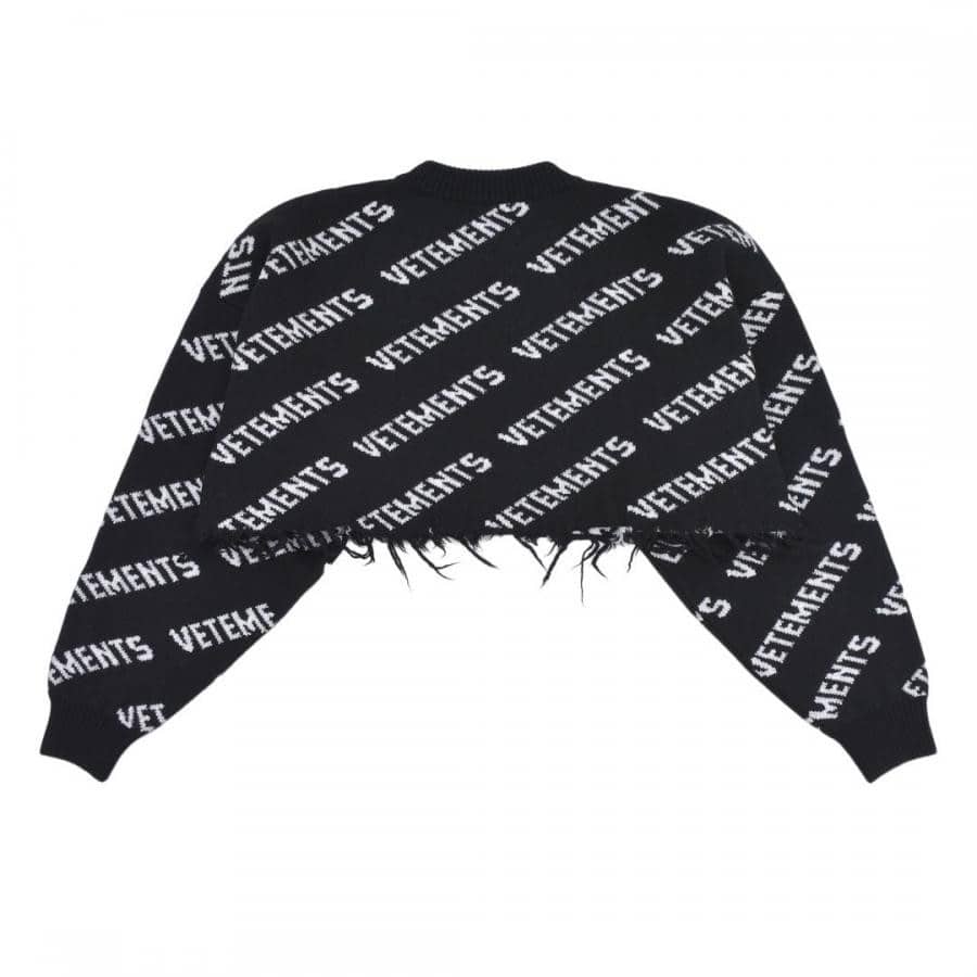【VETEMENTS】MONOGRAM CROPPED KNITTED SWEATER(BLACK/WHITE) BLACK/WHITE XS