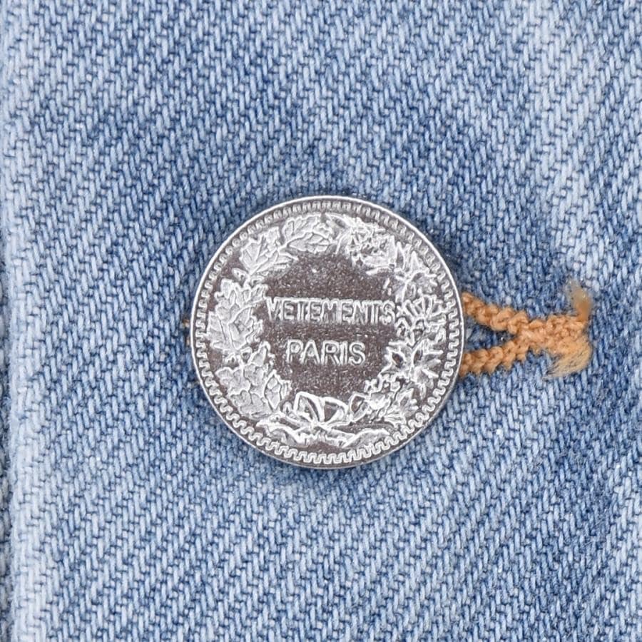 【VETEMENTS】DENIM JACKET WITH DETACHABLE HOOD LIGHT BLUE XS