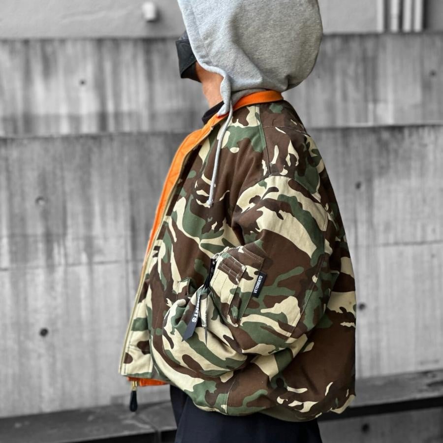 【VETEMENTS】HOODED CAMO BOMBER(CAMO)