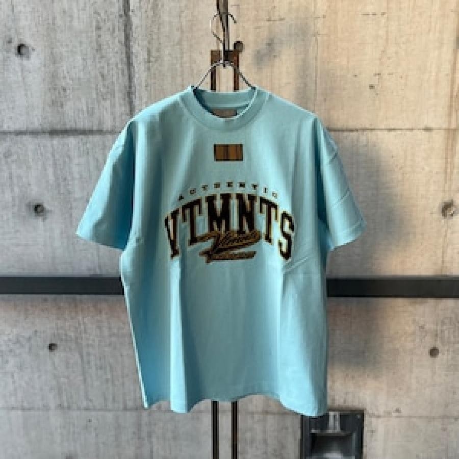VTMNTS / VTMNTS COLLEGE T-SHIRT / BABY BLUE BABY BLUE M