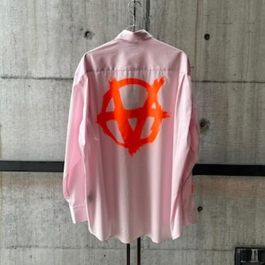 VETEMENTS / DOUBLEANARCHYLOGOSHIRT / PINK/RED PINK/RED XS
