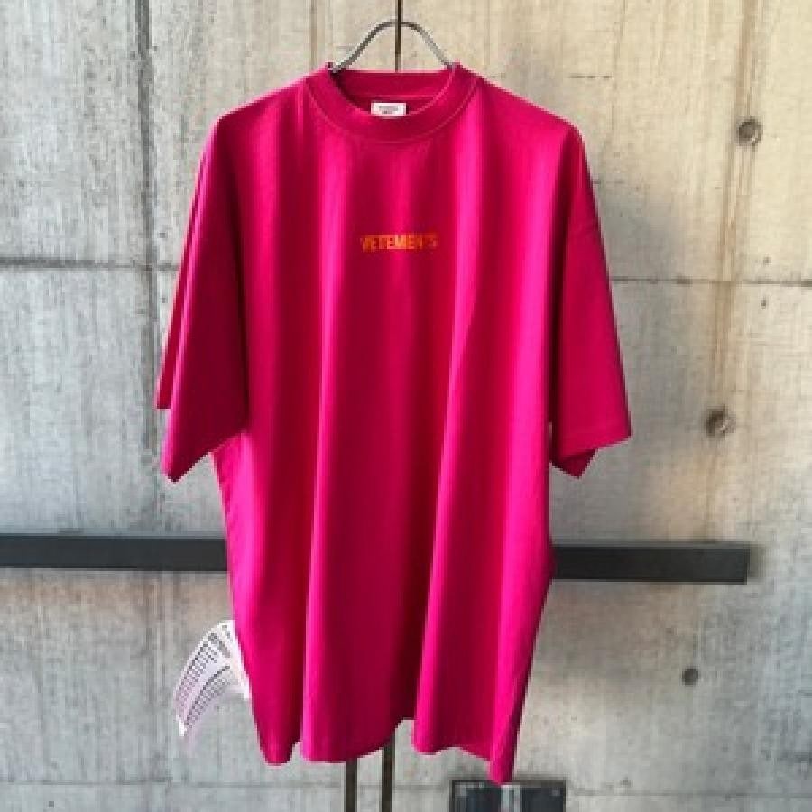 VETEMENTS / LOGOLABELT-SHIRT / PINK/ORANGE PINK/ORANGE S