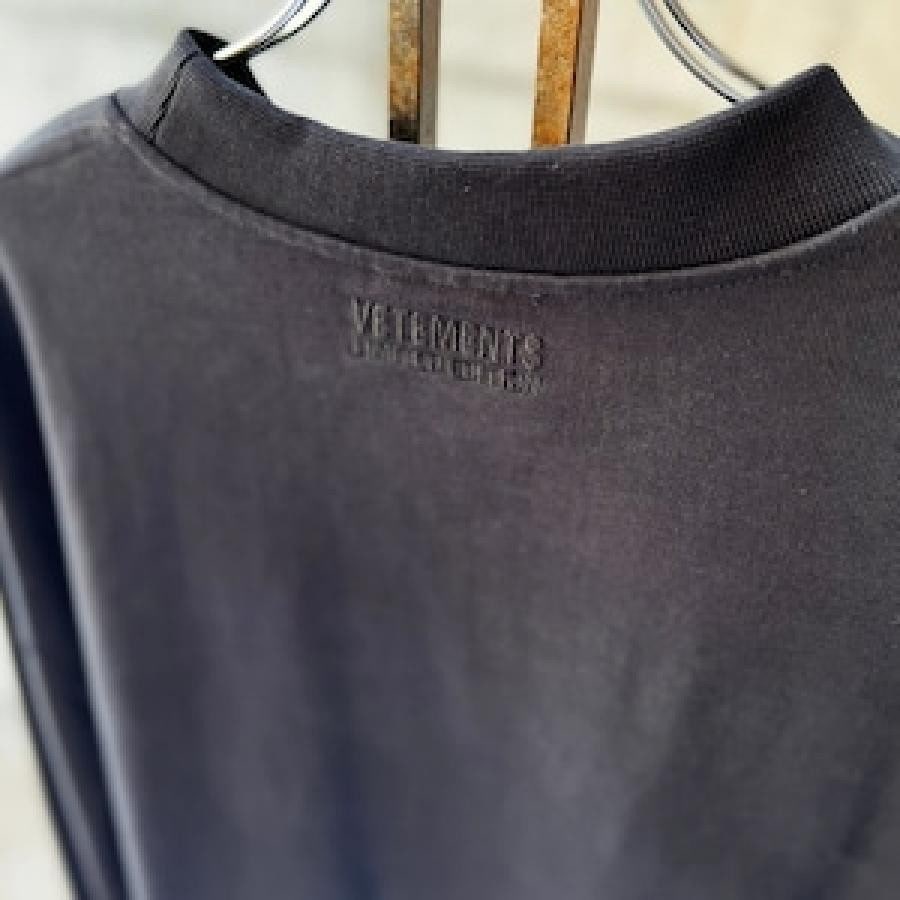 VETEMENTS / LOGOLABELLONGSLEEVE / BLACK/WHITE BLACK/WHITE M