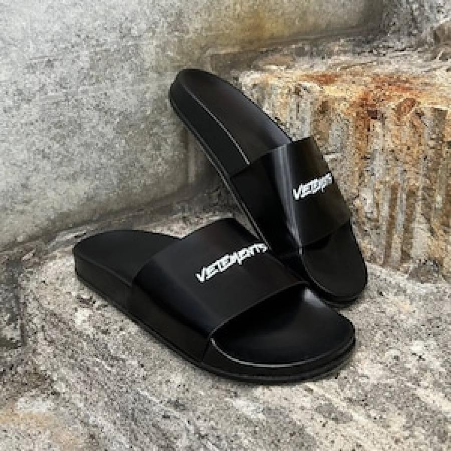 VETEMENTS / LOGOLEATHERSLIDES / BLACK/WHITE BLACK/WHITE 42