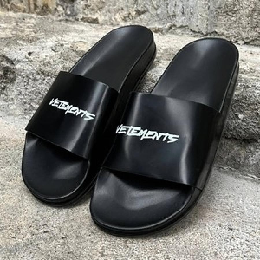 VETEMENTS / LOGOLEATHERSLIDES / BLACK/WHITE BLACK/WHITE 43